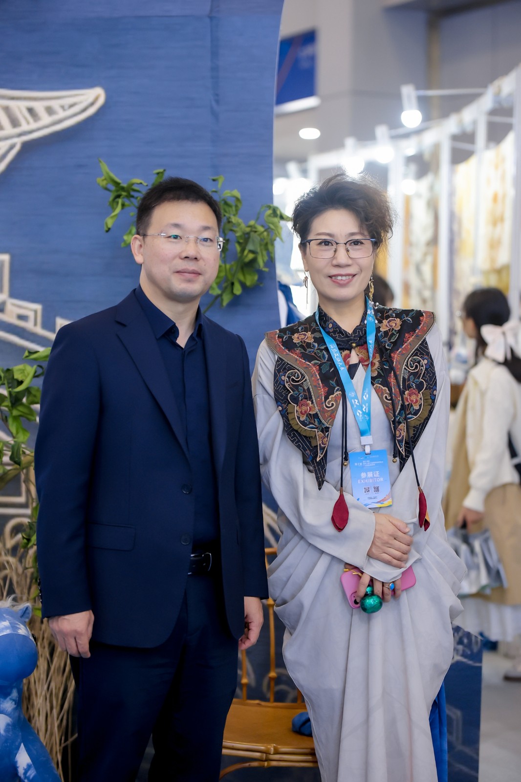 1762397363498098.jpg 宁波市委宣传部副部长陈印莅临梧桐院子美学生活展区.jpg